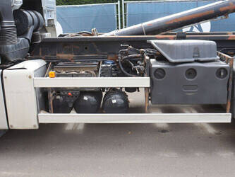 2011-man-tgx-33-480-1472878-48520337