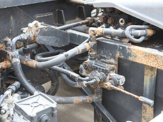 2011-man-tgx-33-480-1472878-48520349