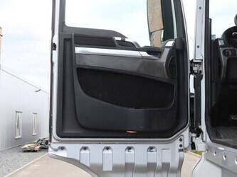 2011-man-tgx-33-480-1472878-48520351