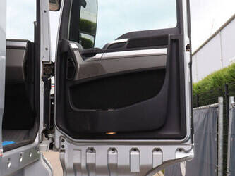 2011-man-tgx-33-480-1472878-48520373