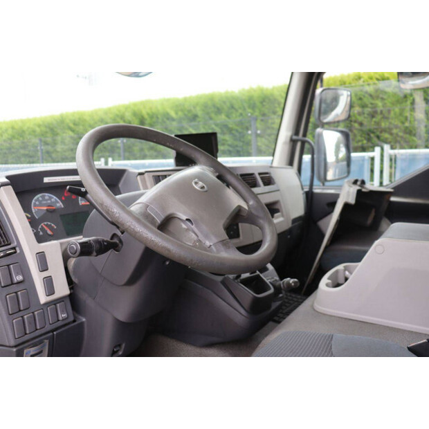 2010 Volvo FL240-48520420
