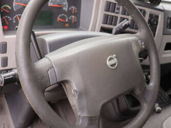 2010-volvo-fl240-1472880-48520422