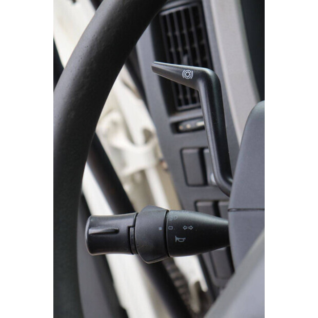 2010 Volvo FL240-48520427