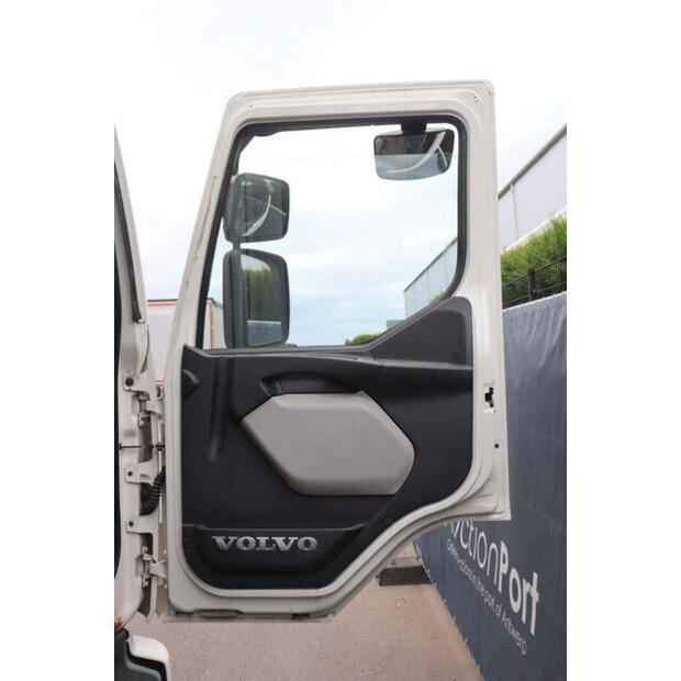 2010 Volvo FL240-48520431