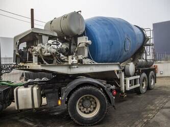 صورة ل خلاط اسمنت نصف مقطورة 2000 إم أو إل BETON MIXER 12m³