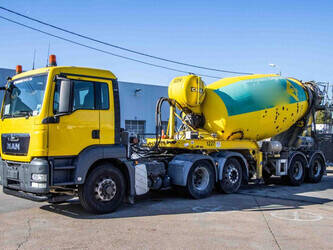 صورة ل خلاط اسمنت نصف مقطورة 2013 إم أو إل BETON MIXER 10M3