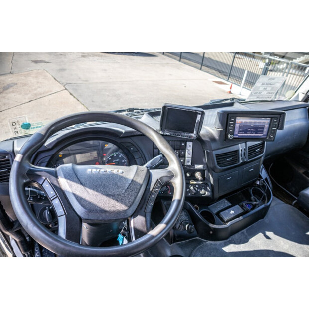 2017 Iveco Trakker 400-48526126