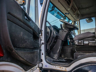 2017-iveco-eurotrakker-400-48526239
