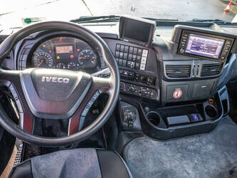 2017-iveco-eurotrakker-400-48526240