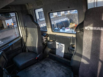 2017-iveco-eurotrakker-400-48526241