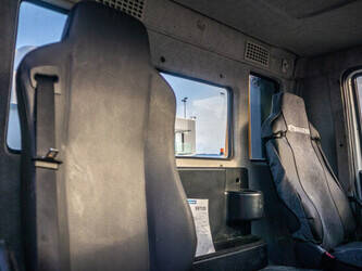 2017-iveco-eurotrakker-400-48526242