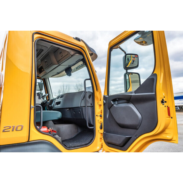 2021 فولفو FL 210-48526423