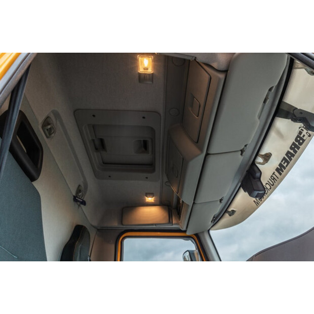 2021 فولفو FL 210-48526424