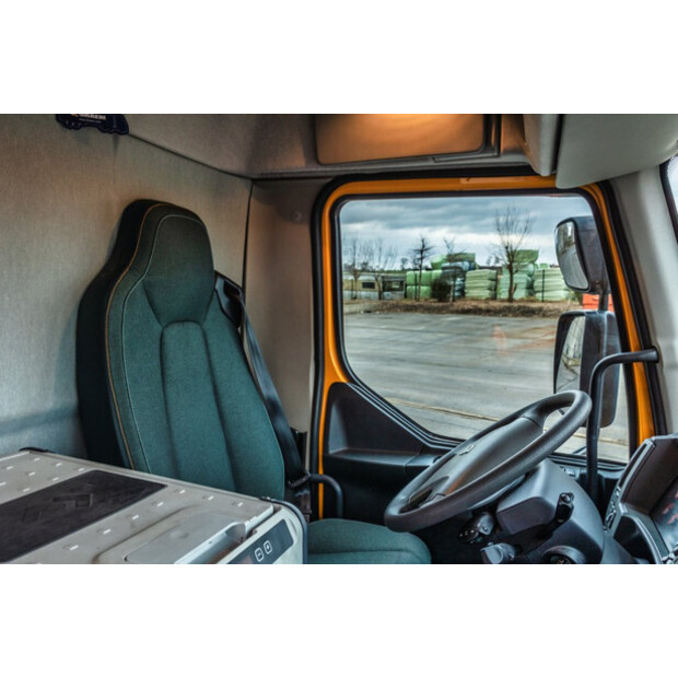 2021 فولفو FL 210-48526425