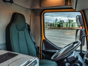 2021-volvo-fl-210-48526425