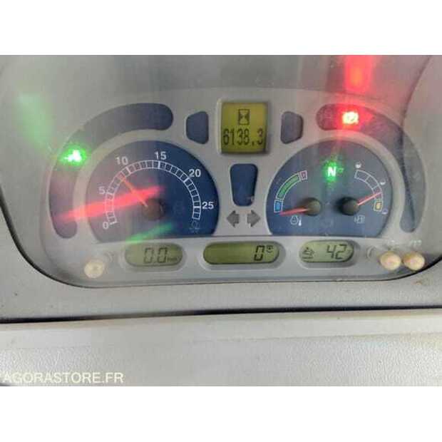 2014 نيو هولاند T7170-48528444