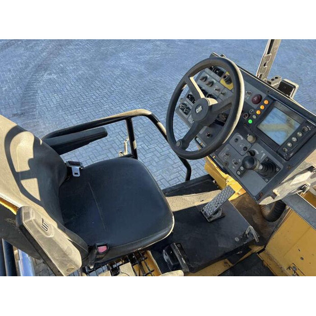 2011 Caterpillar AP655D-48529764