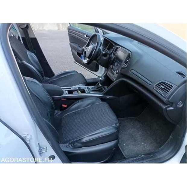 2020 رينو Megane-48530324
