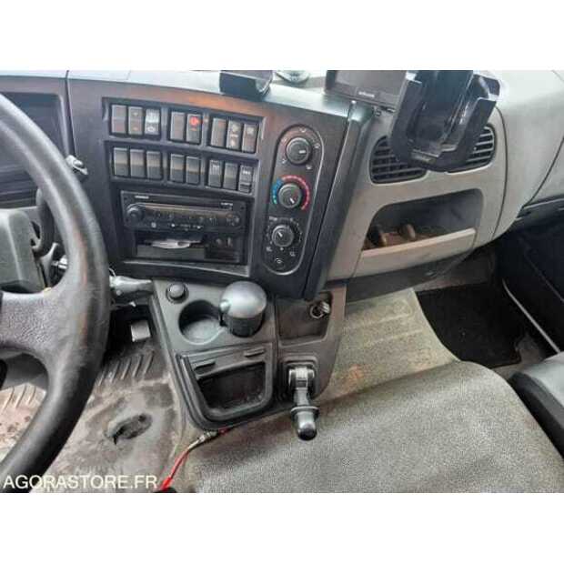 2015 Renault D-48530428