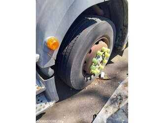 2004-mercedes-benz-2533-1473155-48530626