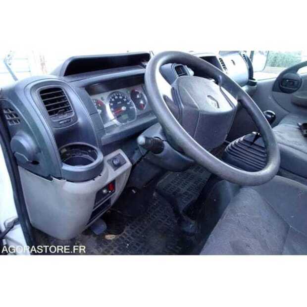 2010 Renault Maxity-48530799