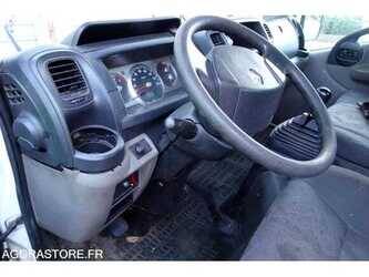 2010-renault-maxity-1473170-48530799