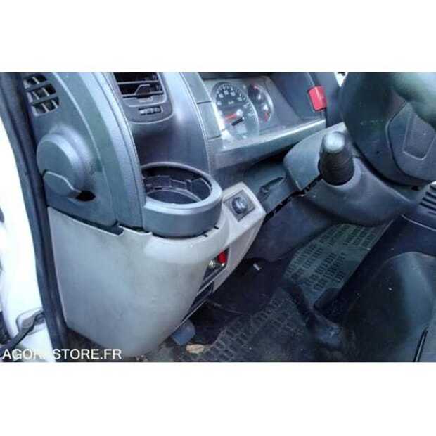 2010 Renault Maxity-48530801