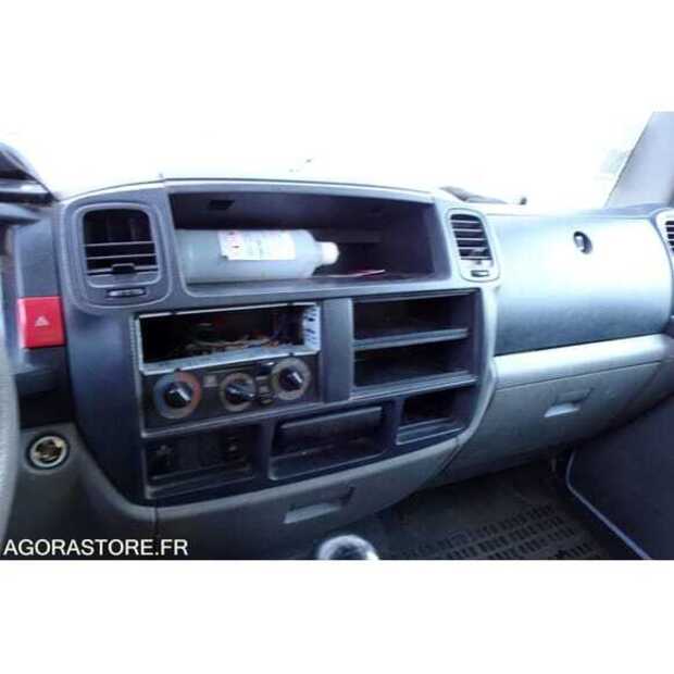 2010 Renault Maxity-48530804