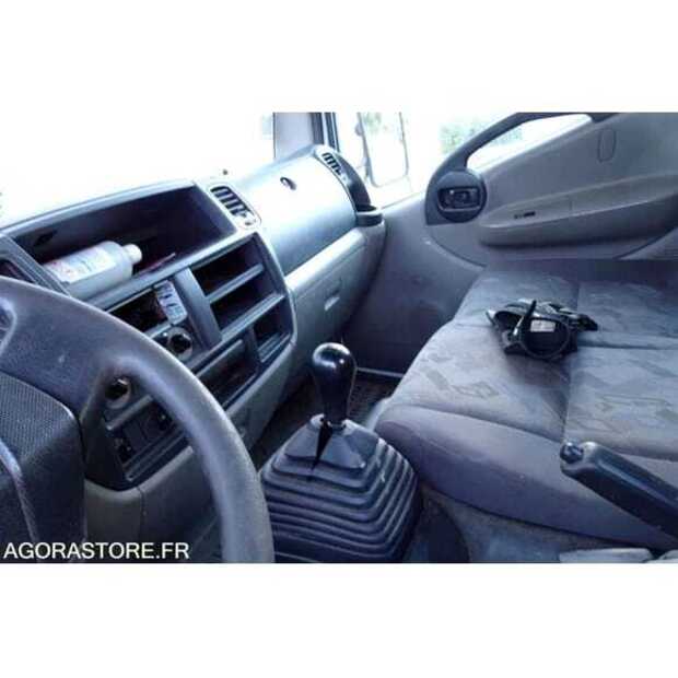 2010 Renault Maxity-48530805
