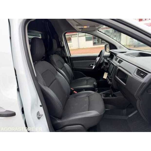 2022 Renault Express-48530905