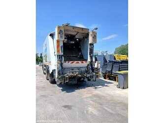 2013-renault-premium-1473381-48533278