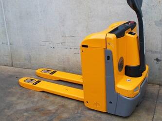 صورة ل Electric Pallet Truck 2019 جنجهينريتش EJE 116 LI-ION