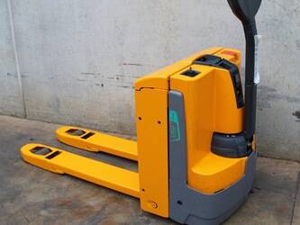 صورة ل Electric Pallet Truck 2017 جنجهينريتش EJE 116 LI-ION