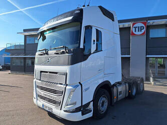 صورة ل رؤوس شاحنات 2022 فولفو Vehicle Tractor 6x2-2 Standard