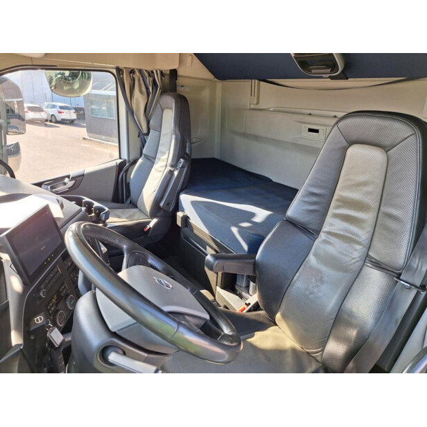 2022 Volvo Vehicle Tractor 6x2-2 Standard-48560163
