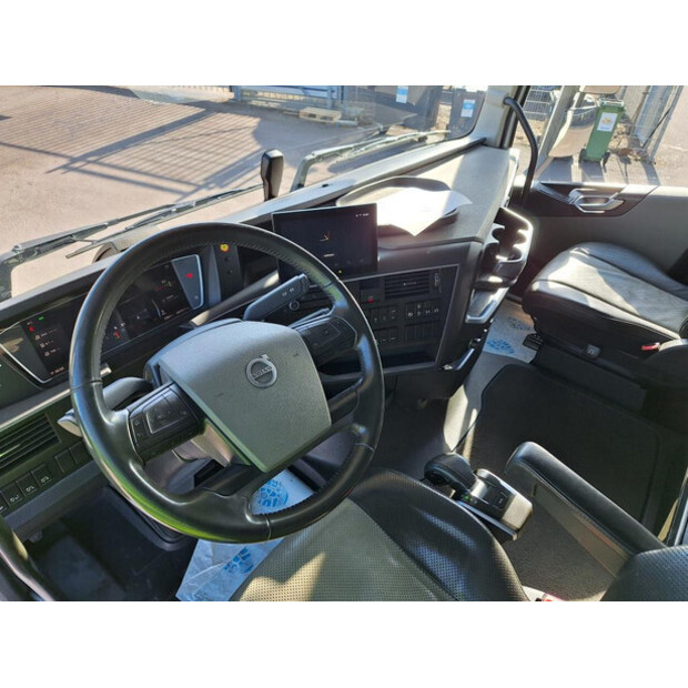 2022 Volvo Vehicle Tractor 6x2-2 Standard-48560173