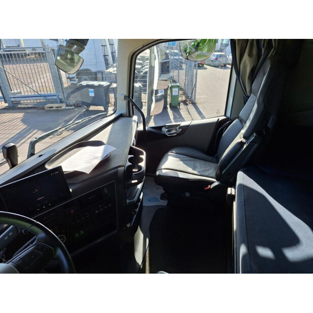 2022 Volvo Vehicle Tractor 6x2-2 Standard-48560174