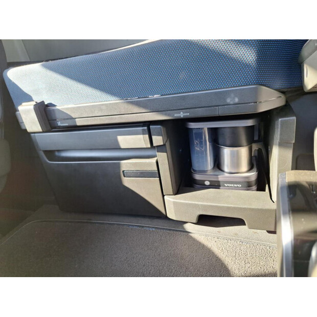 2022 Volvo Vehicle Tractor 6x2-2 Standard-48560176