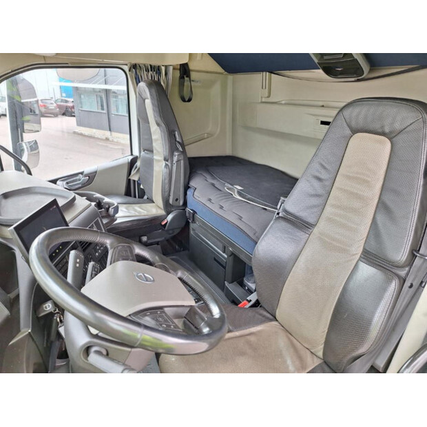 2022 Volvo Vehicle Tractor 6x2-2 Standard-48560209