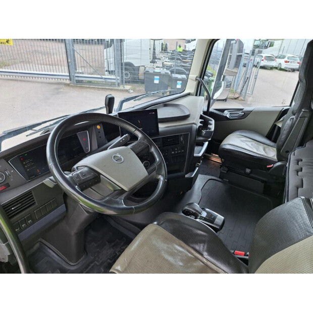 2022 Volvo Vehicle Tractor 6x2-2 Standard-48560219