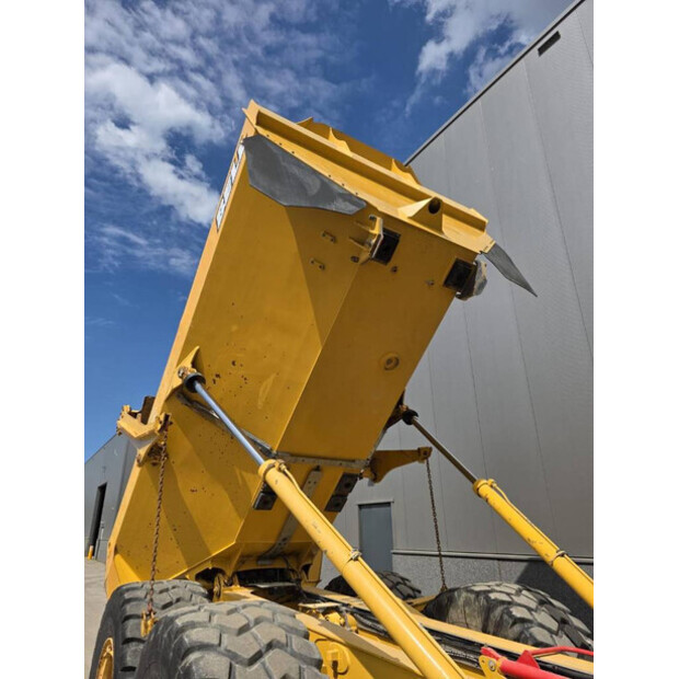 2017 BELL B25E-48563718