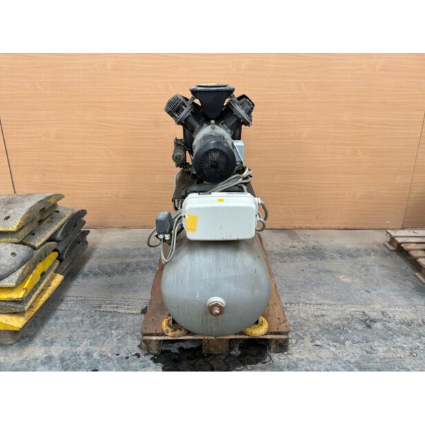 1988 أطلس كوبكو LT8 UV-48564326