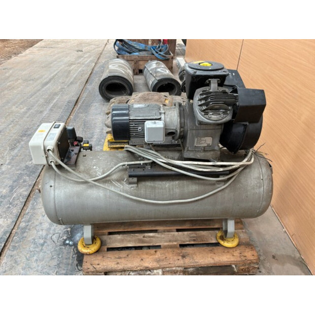 1988 أطلس كوبكو LT8 UV-48564329
