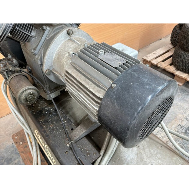 1988 أطلس كوبكو LT8 UV-48564335