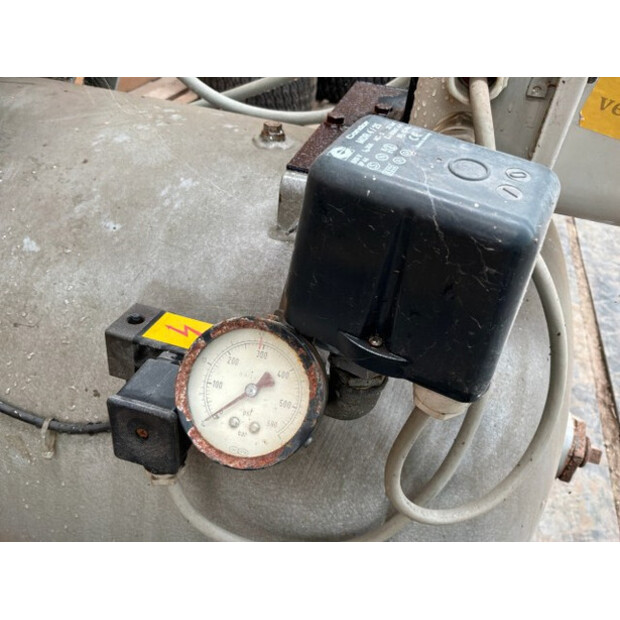 1988 أطلس كوبكو LT8 UV-48564336
