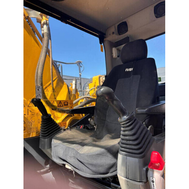 2018 Komatsu PC 210 LCI-11-48581698