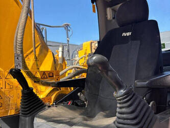 2018-komatsu-pc-210-lci-11-1469974-48581698