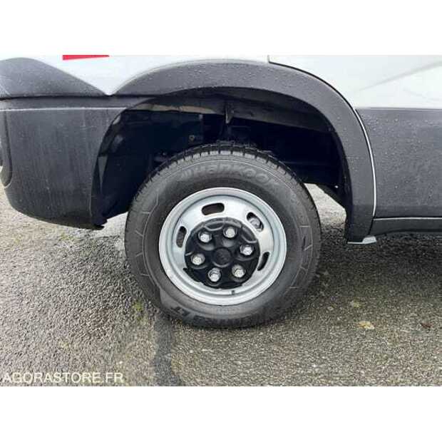 2018 Iveco 35C14G-48582616