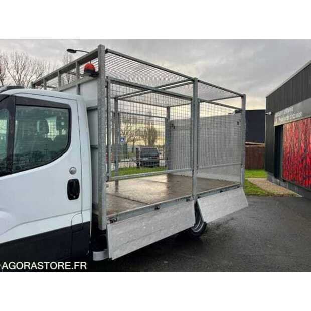 2018 Iveco 35C14G-48582617