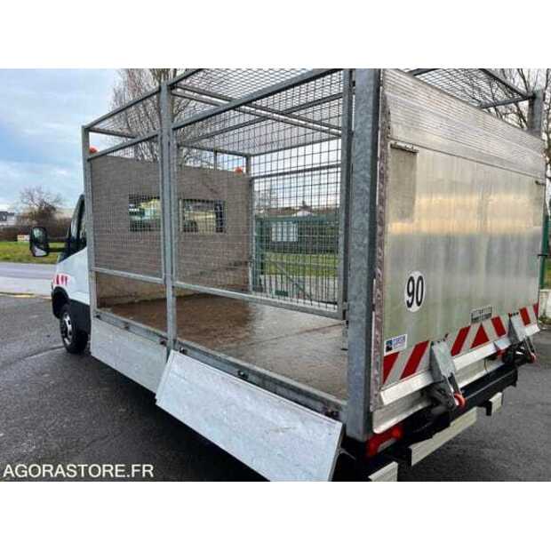 2018 Iveco 35C14G-48582618